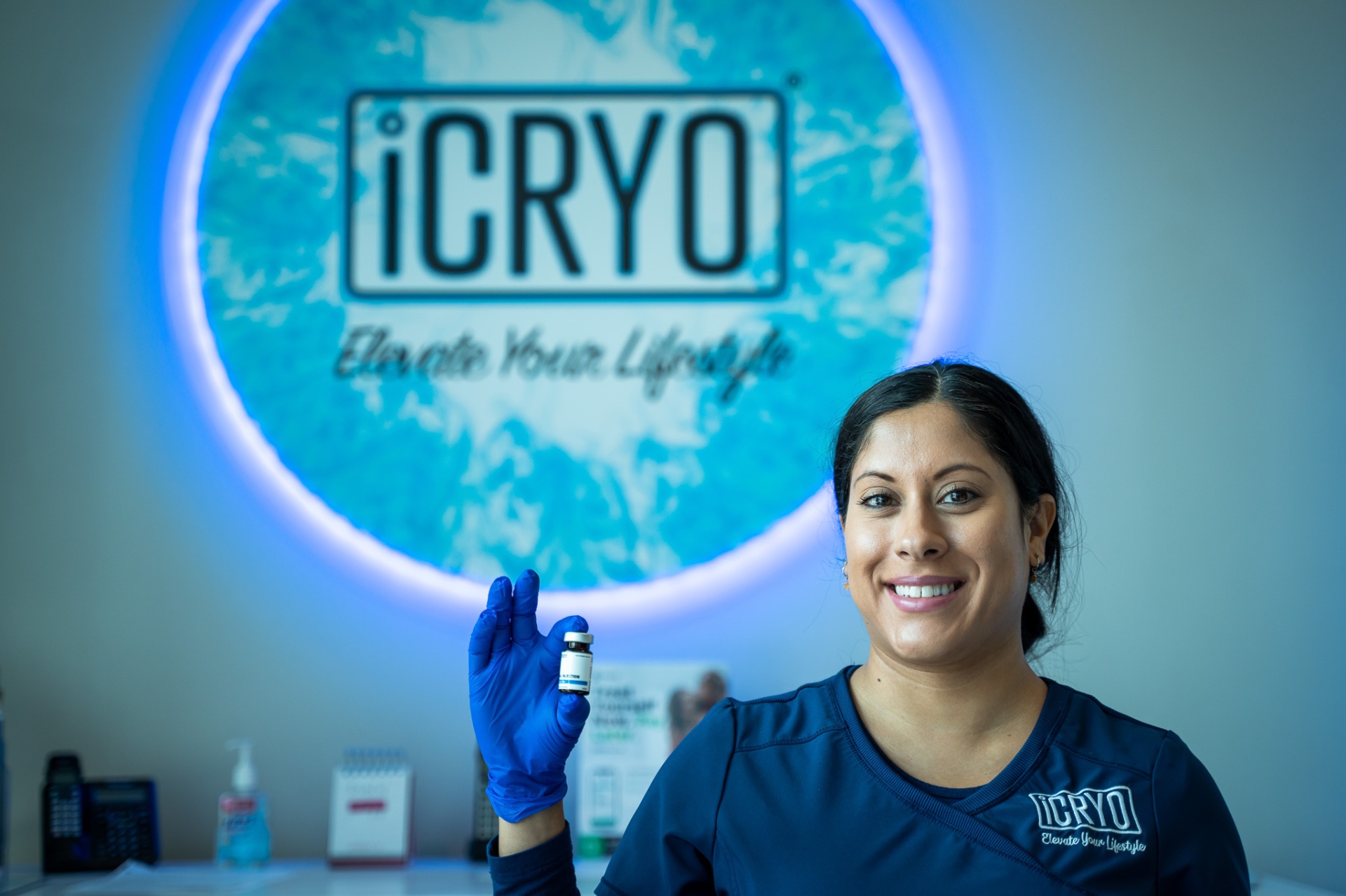 iCRYO Westminster RN prepping an IM vitamin injection