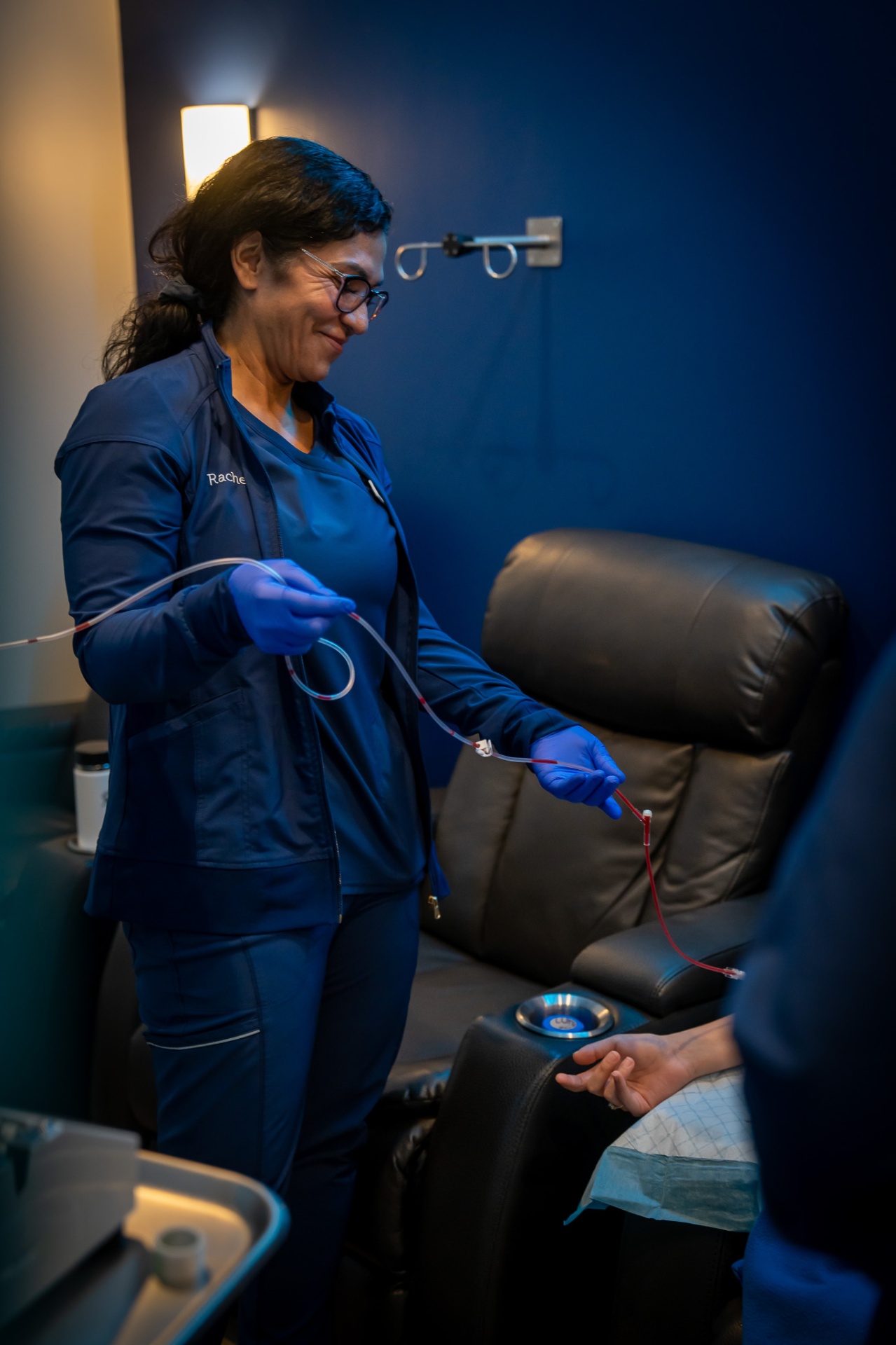 iCRYO Westminster nurse Rachel prepping an ozone treatment in the clinical lounge