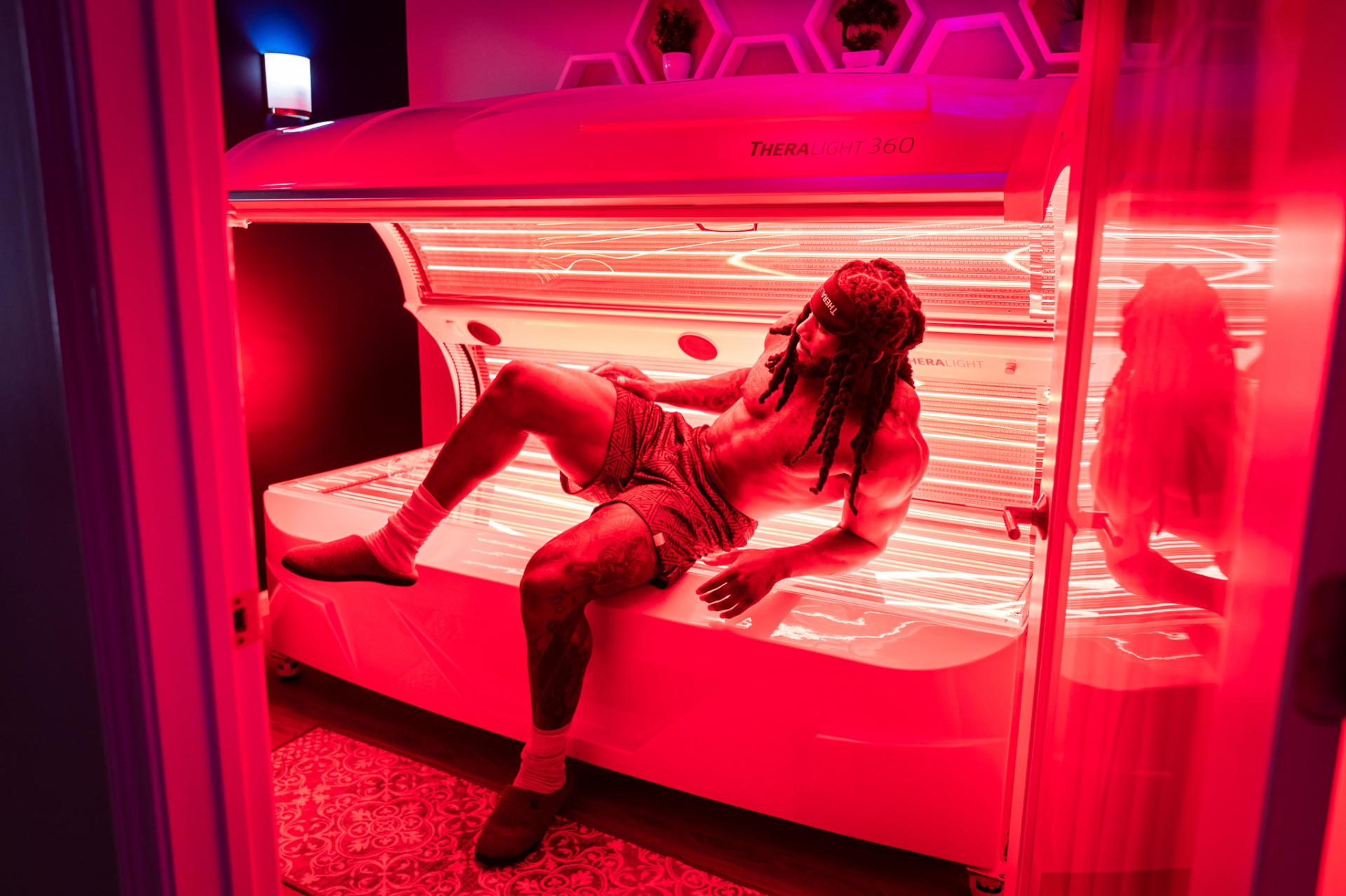 Inside an iCRYO Westminster red light therapy room
