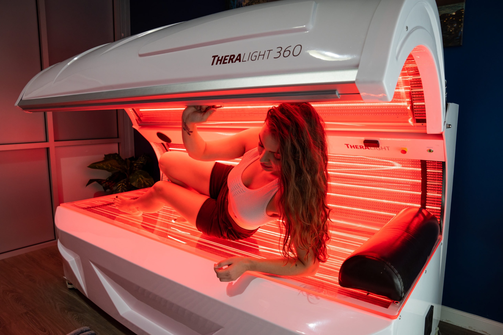 TheraLight 360 full-body red light therapy bed at iCRYO Westminster